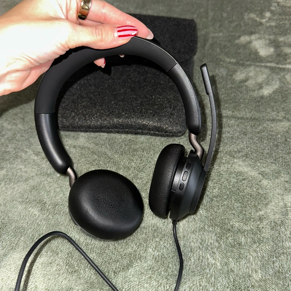 Jabra Evolve2 40 USB-C headset BRAND NEW NEVER USED - Picture 3 of 7